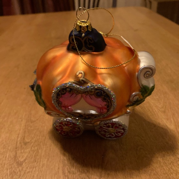 Christmas Loft Cinderella and her pumpkin carriage ornaments - Picture 4 of 15